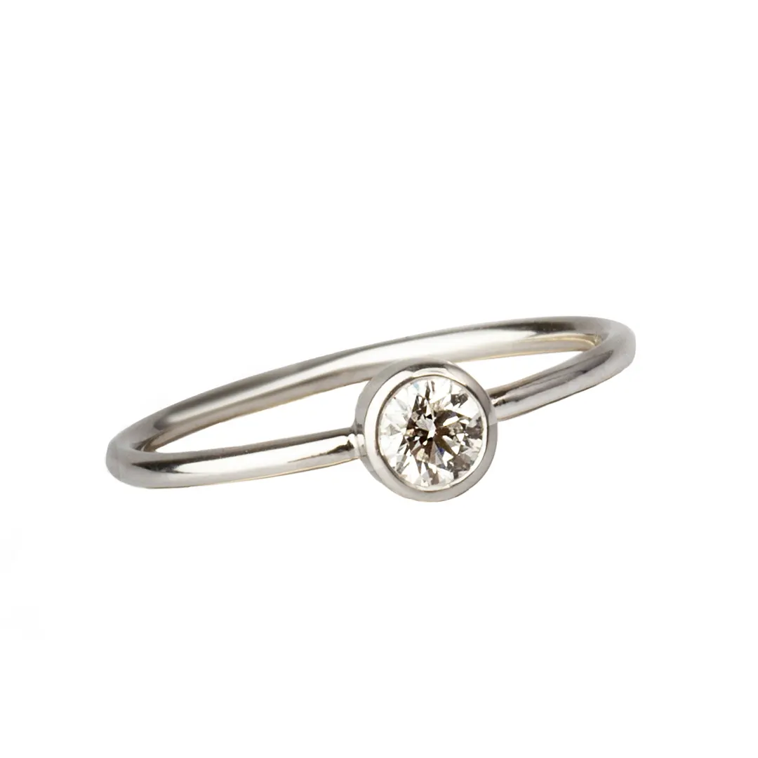 14K Gold Round Diamond Ring, Minimal Style - Image 5