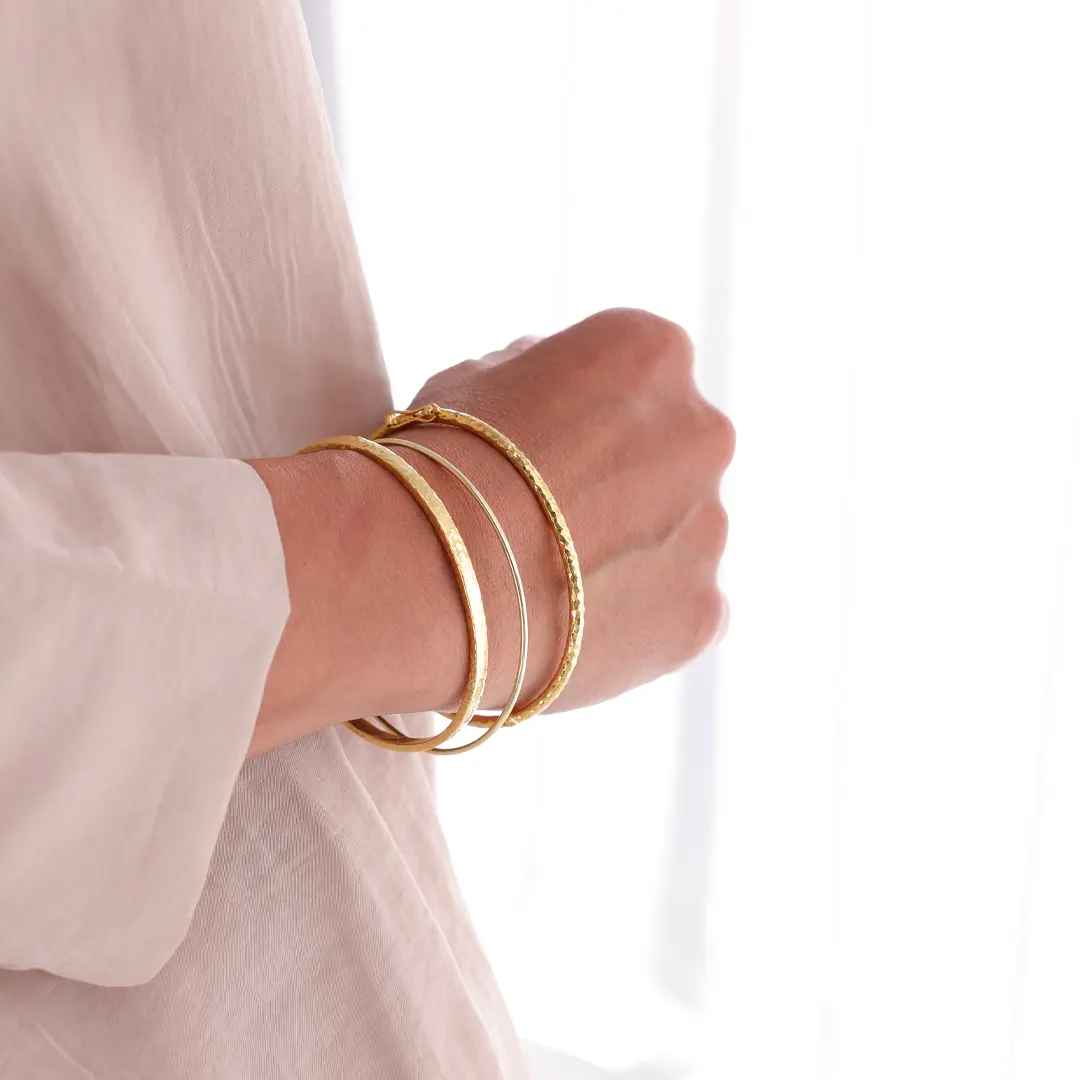 14K gold Tube Hammered Bracelet - Image 7