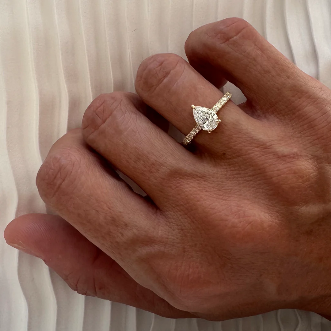 18 Yellow Gold Pear LAB Diamond Ring with small Diamonds on each side - Image 4
