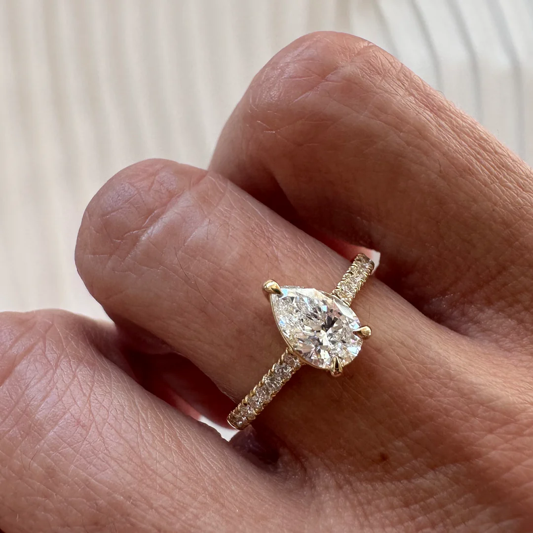 18 Yellow Gold Pear LAB Diamond Ring with small Diamonds on each side - Image 6