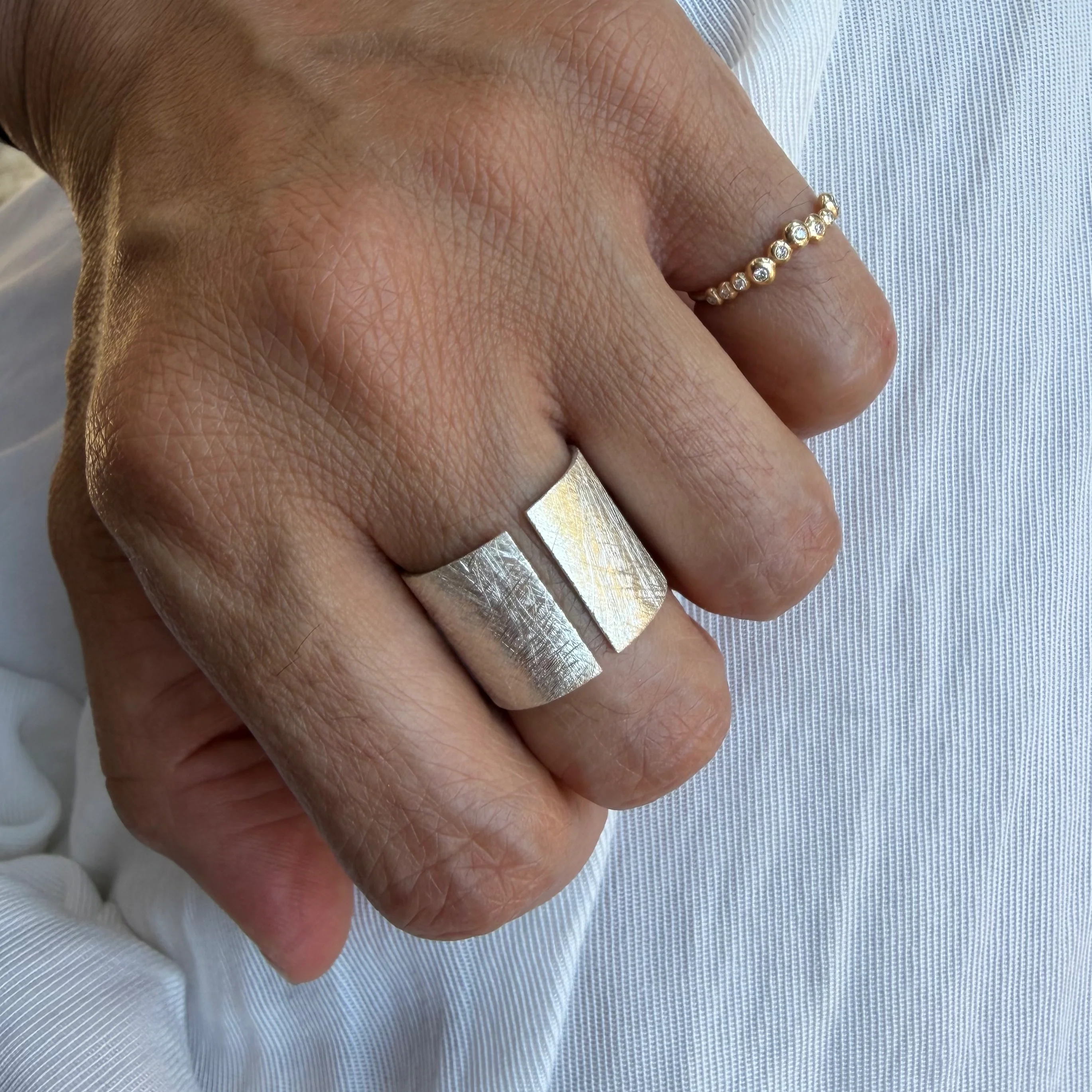Cylinder Medium Ring - Image 3